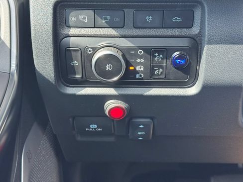 Used 2024 Ford F350 Platinum w/ Tremor Off-Road Package AWD/4WD image 23
