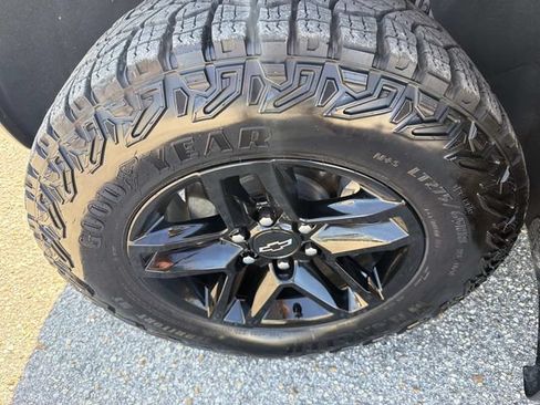 Used 2024 Chevrolet Silverado 1500 Custom Trail Boss AWD/4WD image 32