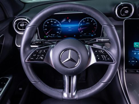Used 2025 Mercedes-Benz GLC 300 4MATIC image 15