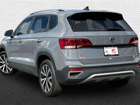 Used 2023 Volkswagen Taos SE FWD image 4
