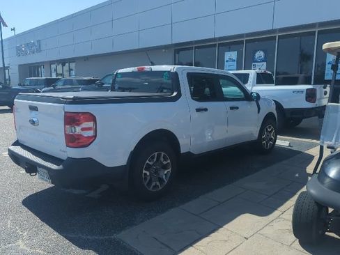 Used 2022 Ford Maverick AWD SuperCrew image 3
