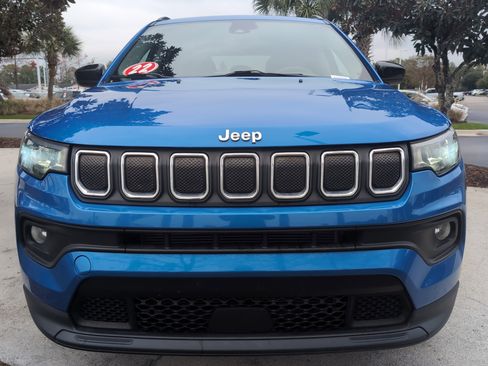 Used 2022 Jeep Compass Latitude image 3
