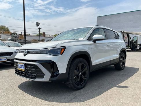 New 2025 Volkswagen Taos SEL image 4