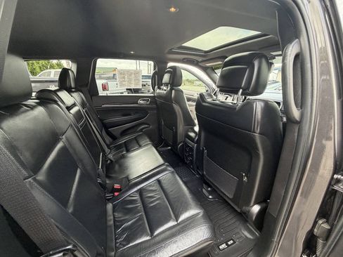 Used 2019 Jeep Grand Cherokee Limited w/ Trailer Tow Group IV AWD/4WD image 12