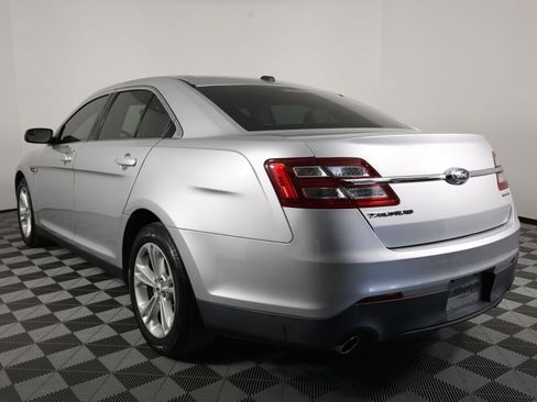 Used 2015 Ford Taurus SE image 4
