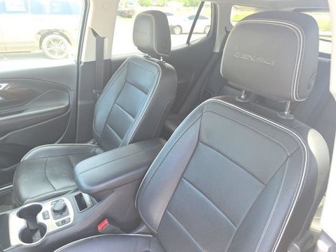 Used 2020 GMC Terrain Denali w/ Denali Premium Package FWD image 5