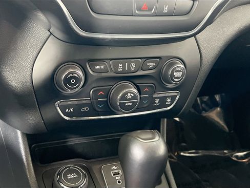 Used 2022 Jeep Cherokee Latitude Lux AWD/4WD image 15