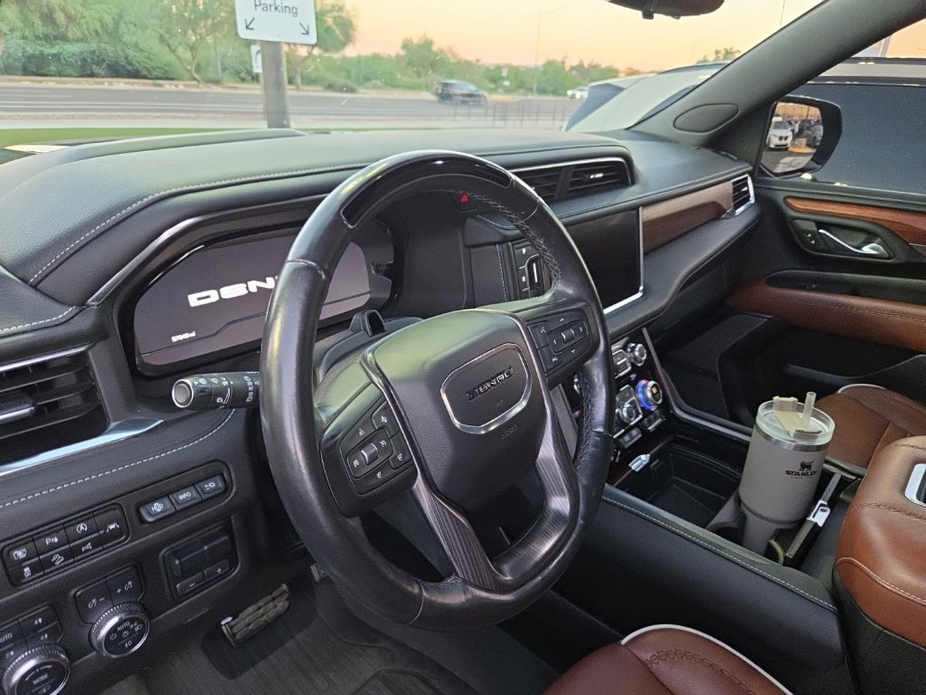 Used 2023 GMC Yukon Denali Ultimate AWD/4WD image 5