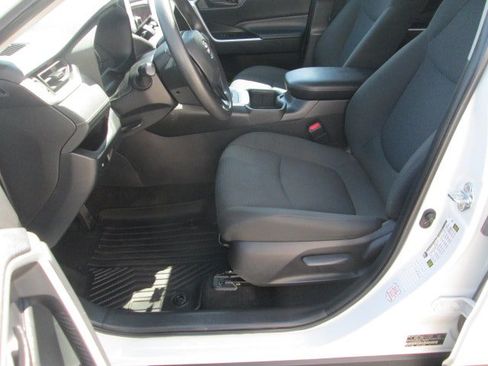 Used 2023 Toyota RAV4 LE AWD/4WD image 9
