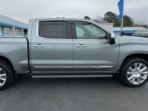 Used 2025 Chevrolet Silverado 1500 High Country AWD/4WD image 9