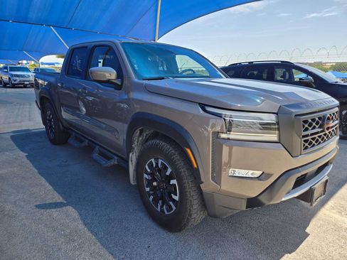 Used 2022 Nissan Frontier Pro-X RWD image 2