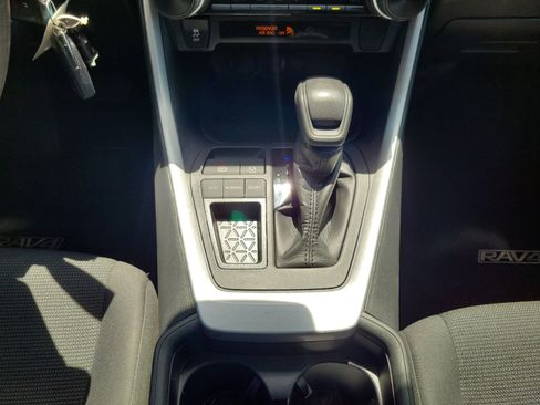 Used 2019 Toyota RAV4 LE FWD image 16