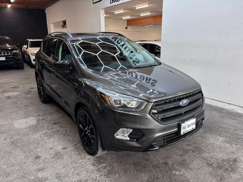Used 2017 Ford Escape SE w/ Equipment Group 201A AWD/4WD image 2