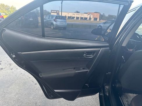 Used 2018 Toyota Corolla LE FWD image 12
