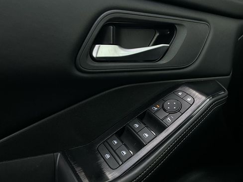 Used 2025 Nissan Rogue SV image 20