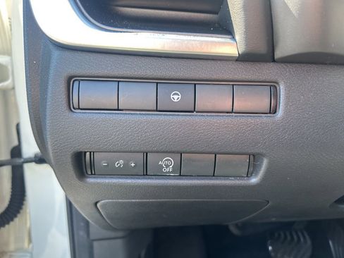 Used 2023 Nissan Rogue SV image 18