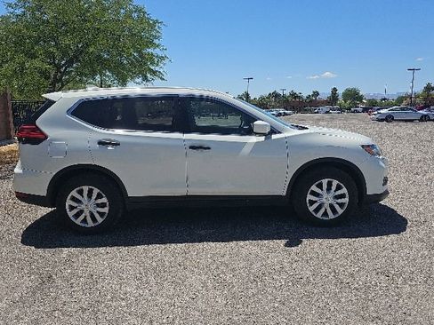 Used 2017 Nissan Rogue S FWD image 4