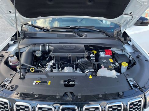 Used 2025 Jeep Compass Limited image 32