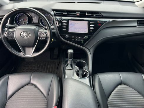 Used 2019 Toyota Camry SE FWD image 4