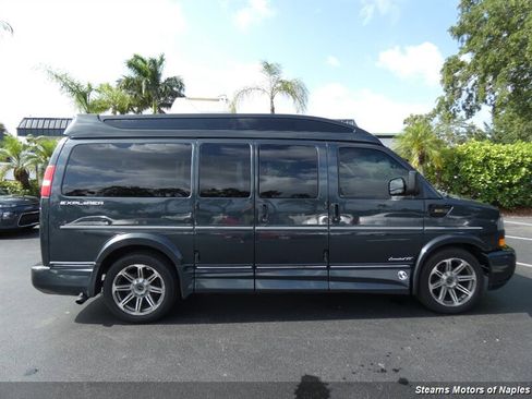 Used 2017 GMC Savana 2500 RWD image 2