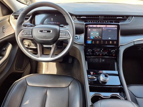 Used 2023 Jeep Grand Cherokee L Limited AWD/4WD image 6
