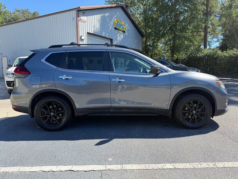 Used 2018 Nissan Rogue SV w/ Premium Package FWD image 9