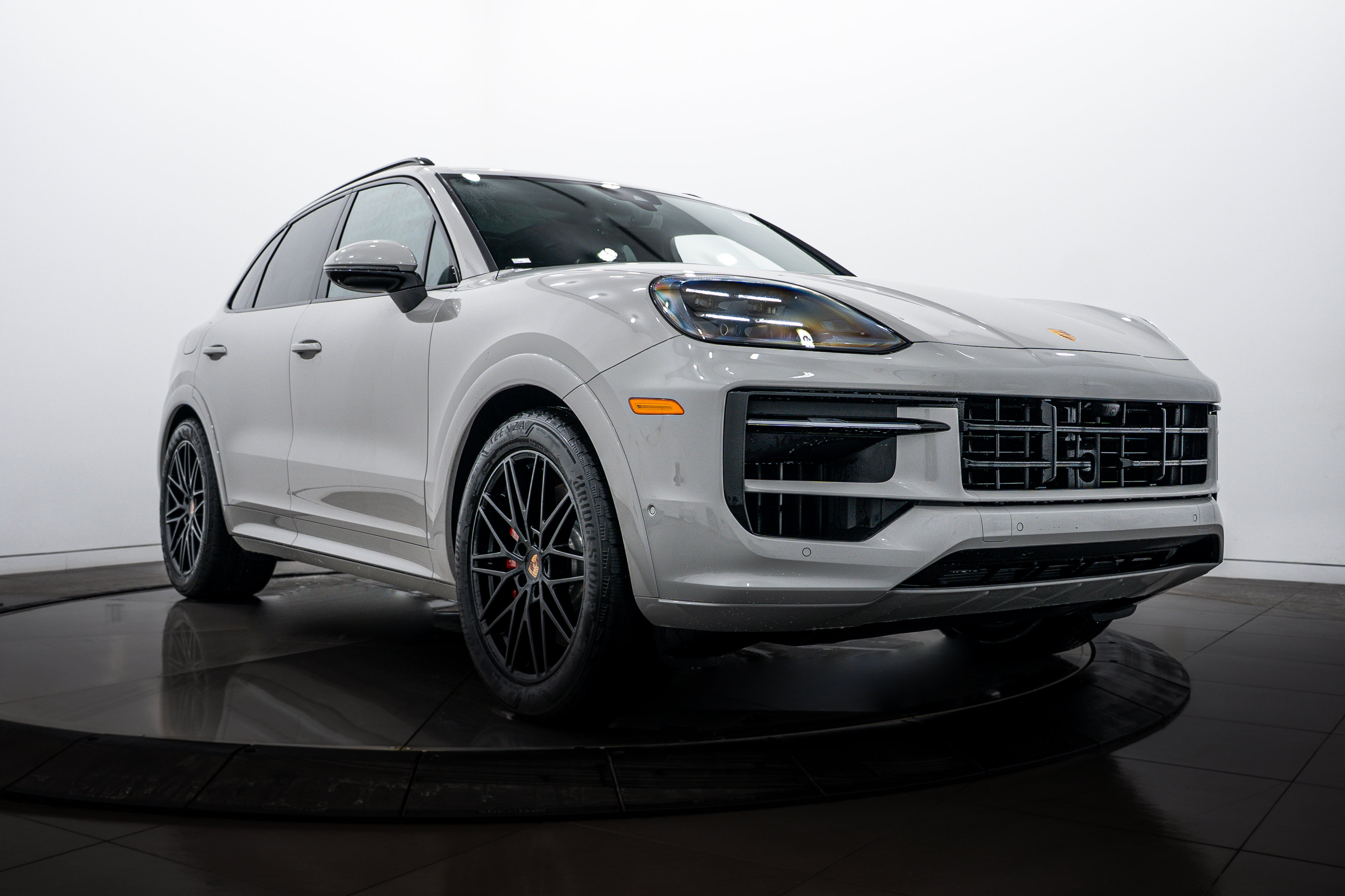 Used 2026 Porsche Cayenne GTS AWD/4WD image 9