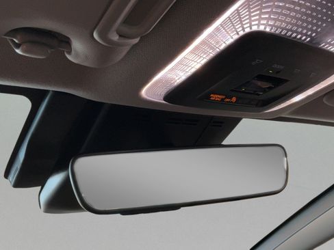 Used 2025 Toyota Prius XLE FWD image 19
