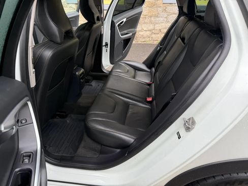 Used 2017 Volvo V60 T5 Cross Country w/ Convenience Package AWD/4WD image 22