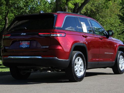Used 2024 Jeep Grand Cherokee Laredo w/ Luxury Tech Group I AWD/4WD image 8