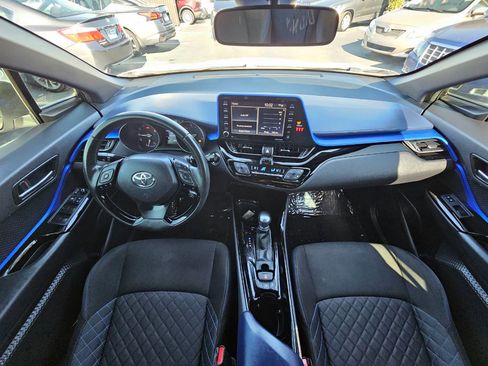 Used 2020 Toyota C-HR XLE image 19
