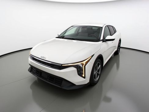 Used 2025 Kia K4 FWD image 3