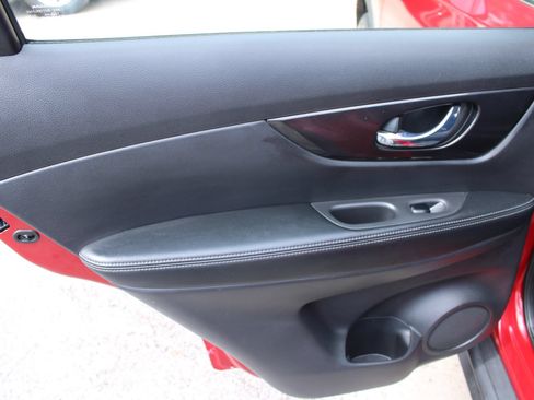 Used 2017 Nissan Rogue S AWD/4WD image 17