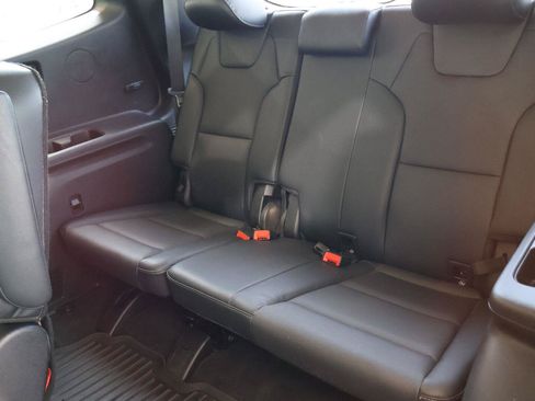 Used 2023 Kia Telluride EX w/ EX Captain's Chair Package FWD image 16