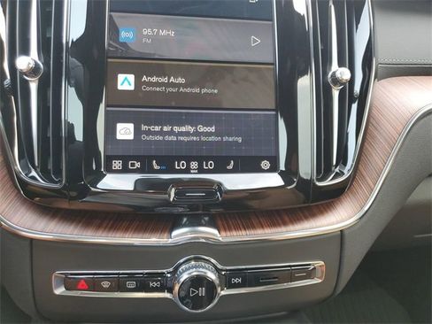 Used 2025 Volvo XC60 B5 Ultra w/ Protection Package Premier image 36