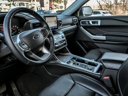 Used 2023 Ford Explorer XLT w/ Equipment Group 202A image 13