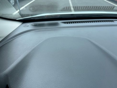 Used 2025 Nissan Versa SV FWD image 33