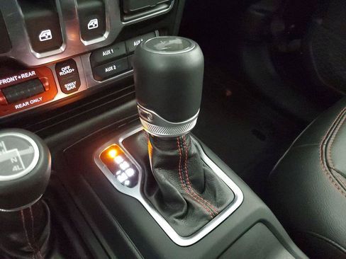 Used 2022 Jeep Wrangler Rubicon w/ LED Lighting Group AWD/4WD image 27