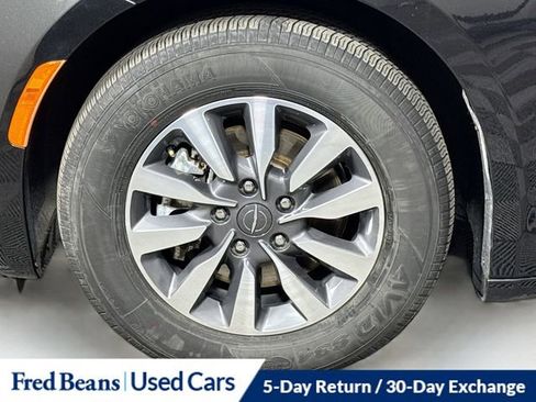 Used 2023 Chrysler Pacifica Limited image 36