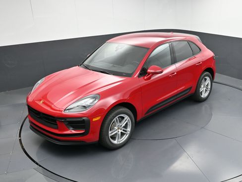 Certified 2025 Porsche Macan image 31