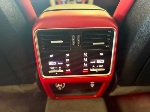 Used 2023 Porsche Cayenne AWD/4WD image 31