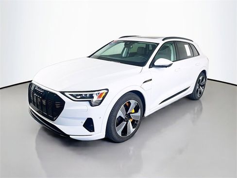 Used 2023 Audi e-tron Premium Plus w/ Premium Plus Package image 3
