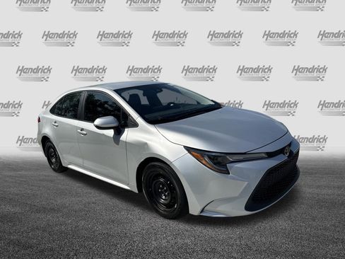 Used 2022 Toyota Corolla LE FWD image 2