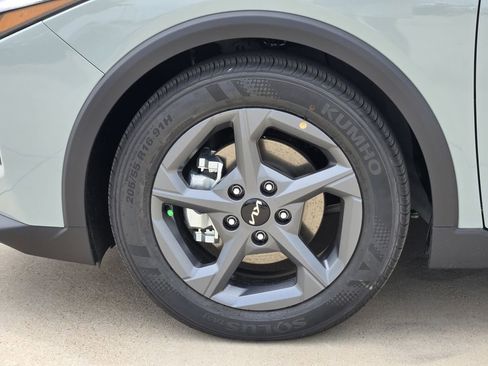 New 2026 Kia K4 FWD image 9