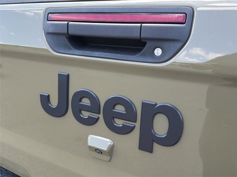 Used 2025 Jeep Gladiator Sport AWD/4WD image 32