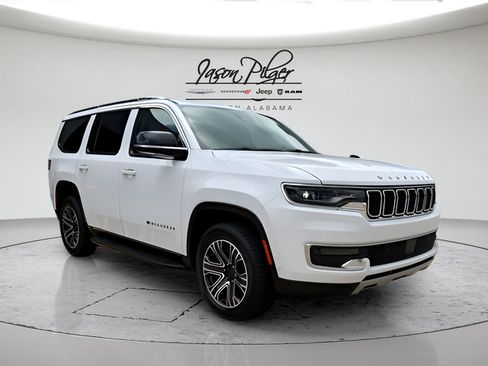 Used 2024 Jeep Wagoneer Series II w/ Flexible Seating Group RWD image 2