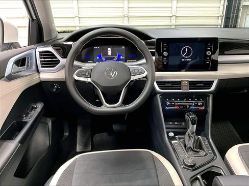 New 2026 Volkswagen Taos SE AWD/4WD image 15