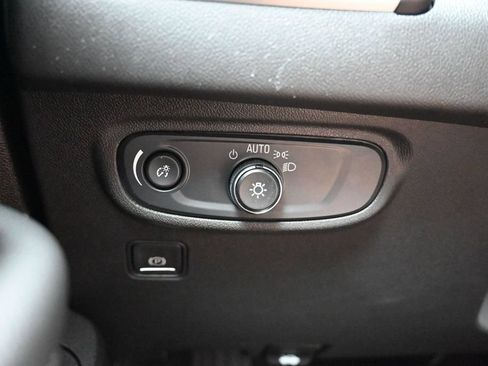 Used 2024 GMC Terrain SLE AWD/4WD image 16