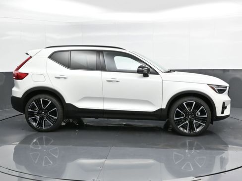 New 2025 Volvo XC40 B5 Plus w/ Climate Package AWD/4WD image 4