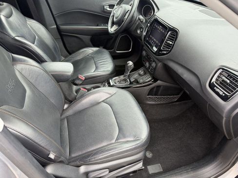 Used 2020 Jeep Compass Latitude FWD image 10